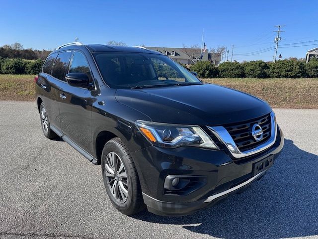 2020 Nissan Pathfinder SV photo 2