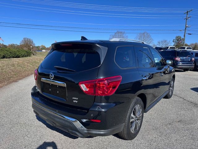 2020 Nissan Pathfinder SV photo 3