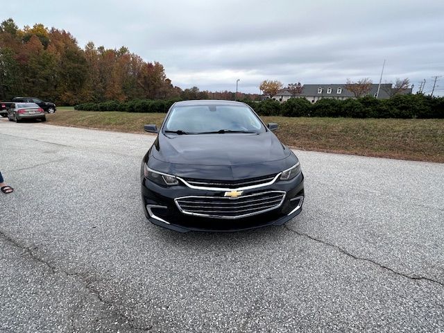 2018 Chevrolet Malibu LS photo 2