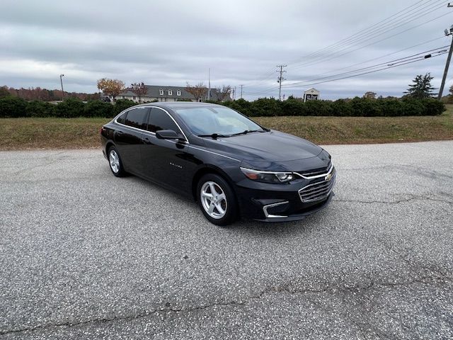2018 Chevrolet Malibu LS photo 3