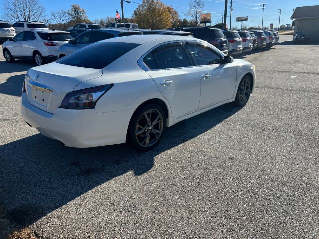 2014 Nissan Maxima SV photo 2