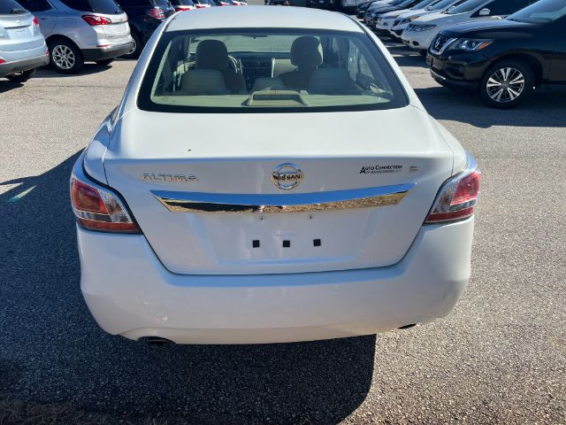 2015 Nissan Altima 2.5 S photo 3