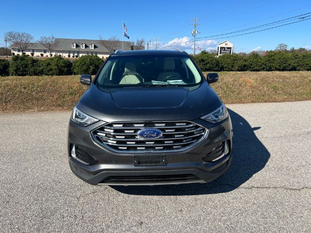 2020 Ford Edge Titanium photo 2