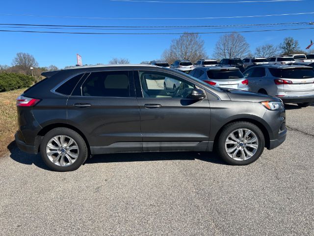 2020 Ford Edge Titanium photo 3
