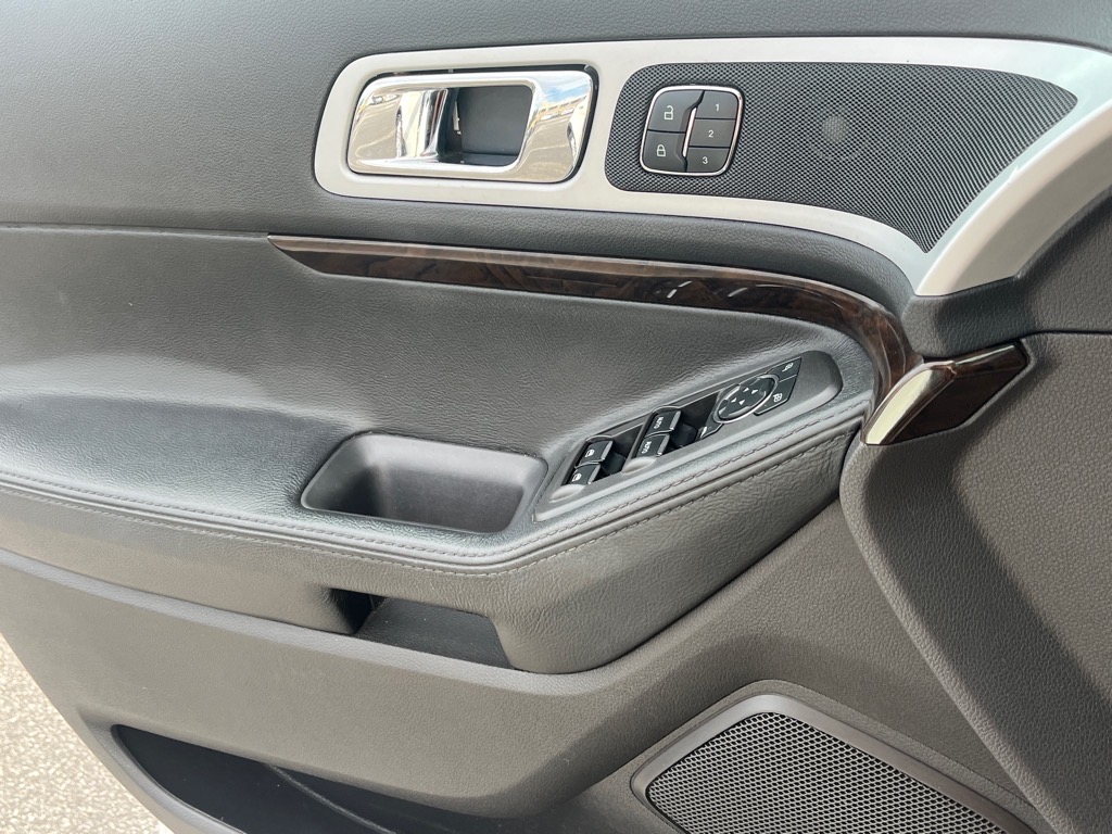 2015 Ford Explorer Limited photo 16