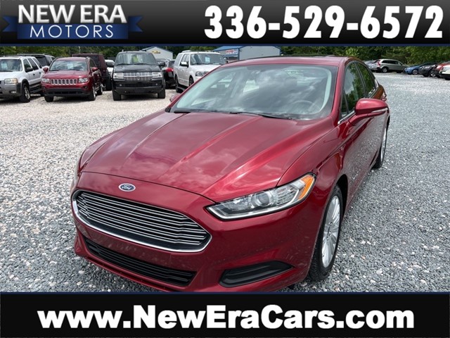 FORD FUSION SE HYBRI NO ACCIDENTS! 2 NC OWNERS! in Winston Salem