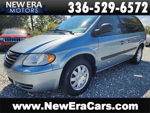 Picture of a 2006 CHRYSLER TOWN & COUNTRY