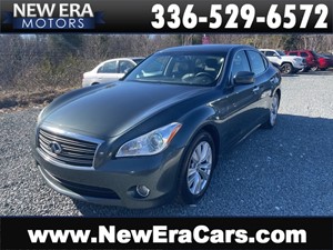 Picture of a 2011 INFINITI M37