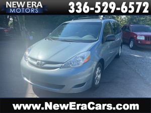 Picture of a 2009 TOYOTA SIENNA CE