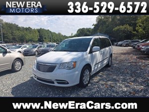 Picture of a 2016 Chrysler Town & Country Touring Minivan 4D