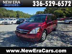 Picture of a 2008 Hyundai Entourage GLS Minivan 4D