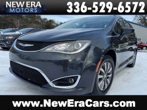 2019 Chrysler Pacifica Touring L Plus Minivan 4D