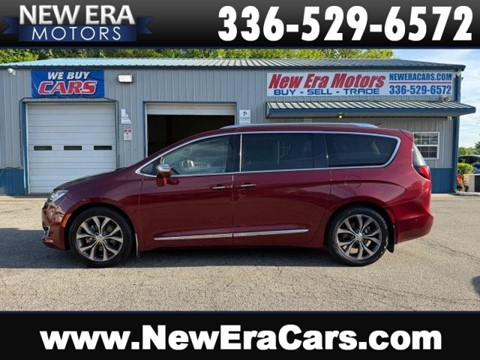 2017 Chrysler Pacifica Limited Minivan 4D