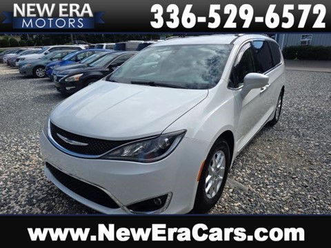 2020 Chrysler Pacifica Touring L Minivan 4D