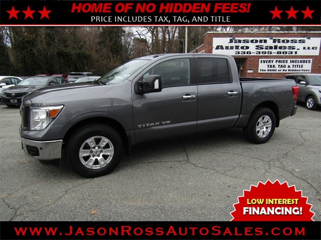 Nissan Titan SV Crew Cab 4WD w/ Convenience Package in Burlington