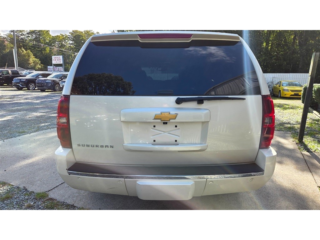 2013 Chevrolet Suburban LTZ 1500 photo 2