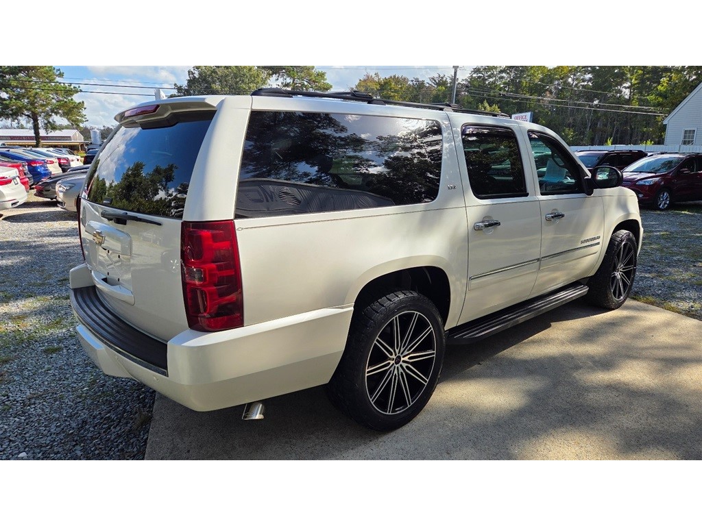 2013 Chevrolet Suburban LTZ 1500 photo 3