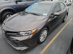 2018 Toyota Camry SE for sale by dealer