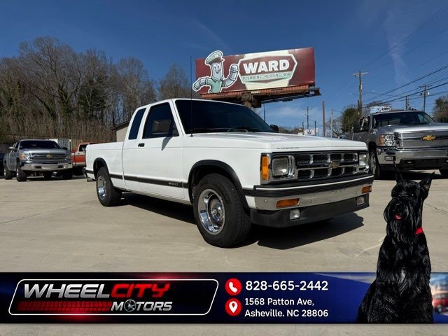 White 1993 Chevrolet S-10 Tahoe Extended Cab RWD Pickup Truck Rear-Wheel Drive Automatic