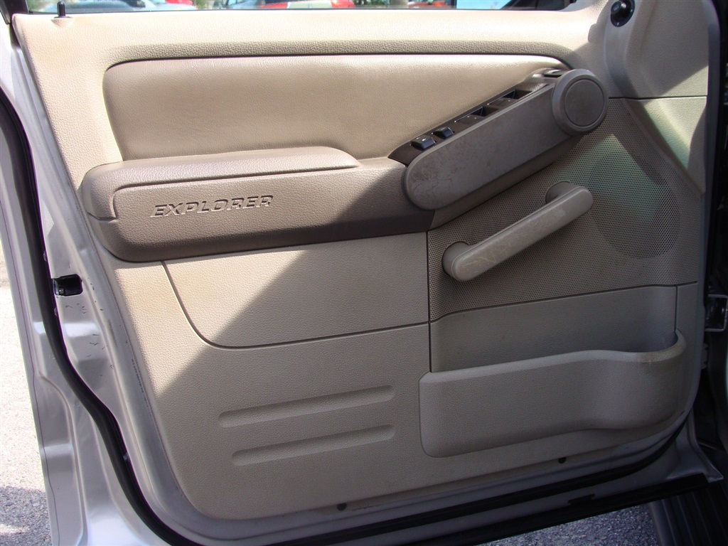 2006 Ford Explorer XLT photo