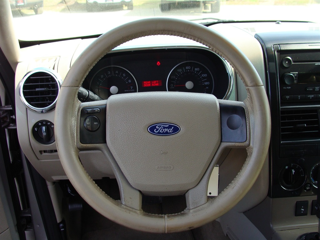 2006 Ford Explorer XLT photo