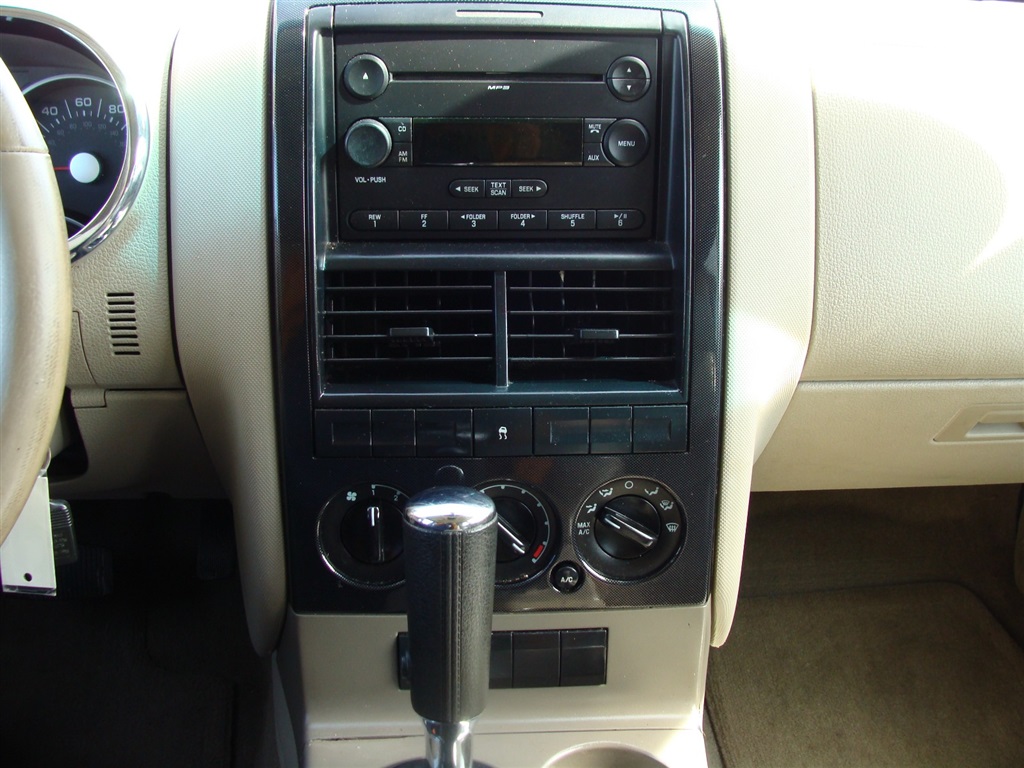 2006 Ford Explorer XLT photo
