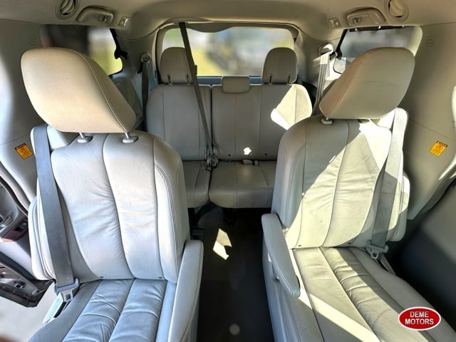 2012 Toyota Sienna XLE 7-Passenger photo