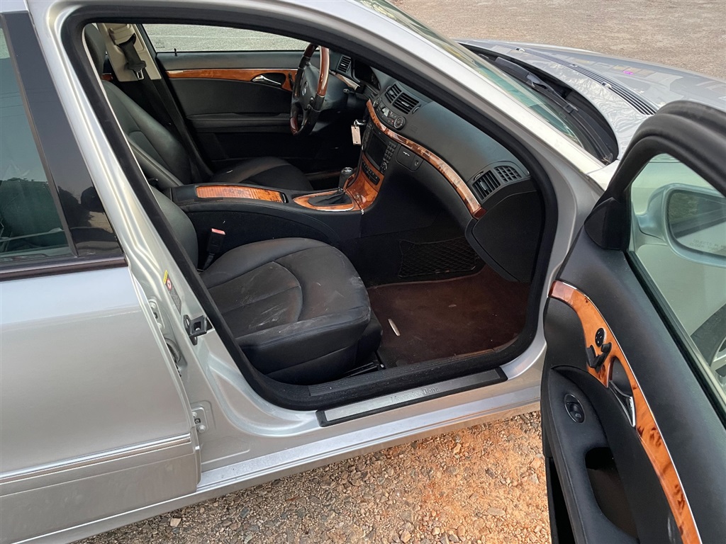 2009 Mercedes-Benz E-Class E320 photo