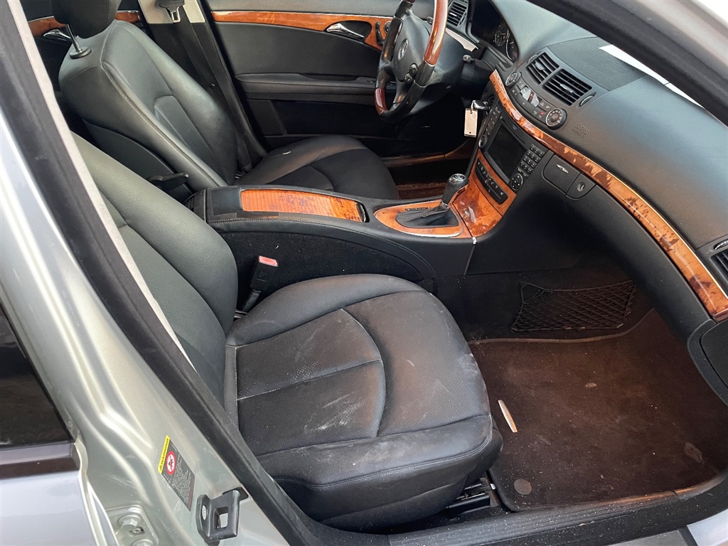 2009 Mercedes-Benz E-Class E320 photo