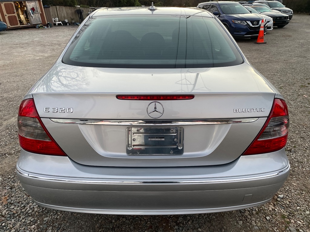 2009 Mercedes-Benz E-Class E320 photo