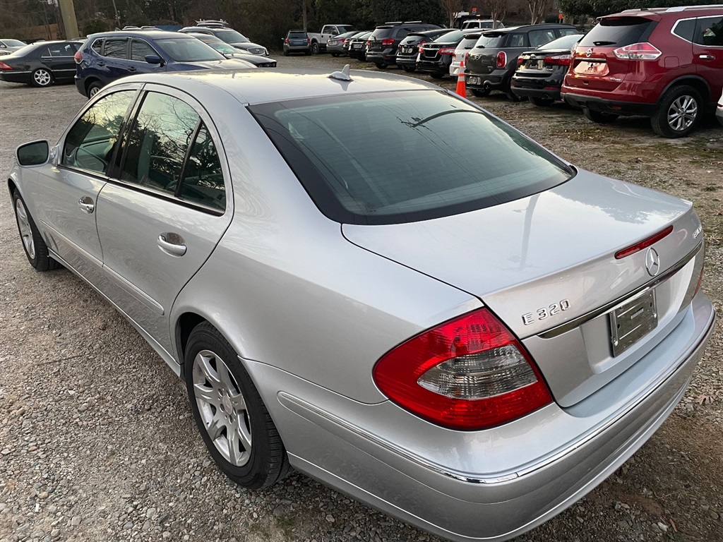 2009 Mercedes-Benz E-Class E320 photo
