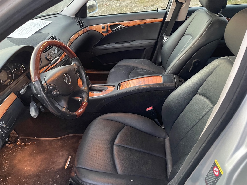 2009 Mercedes-Benz E-Class E320 photo