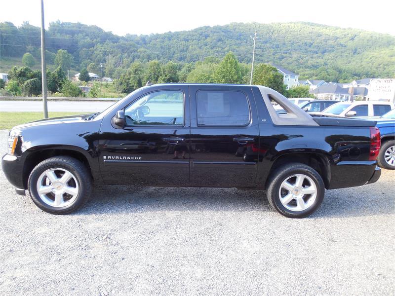 The 2008 Chevrolet Avalanche LS photos