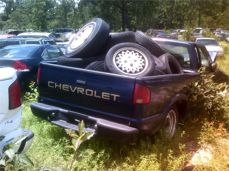 2002 Chevrolet S-10 photo