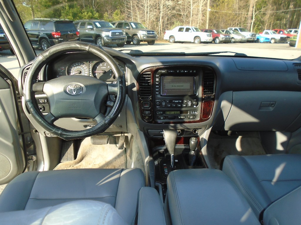 2002 Toyota Land Cruiser photo