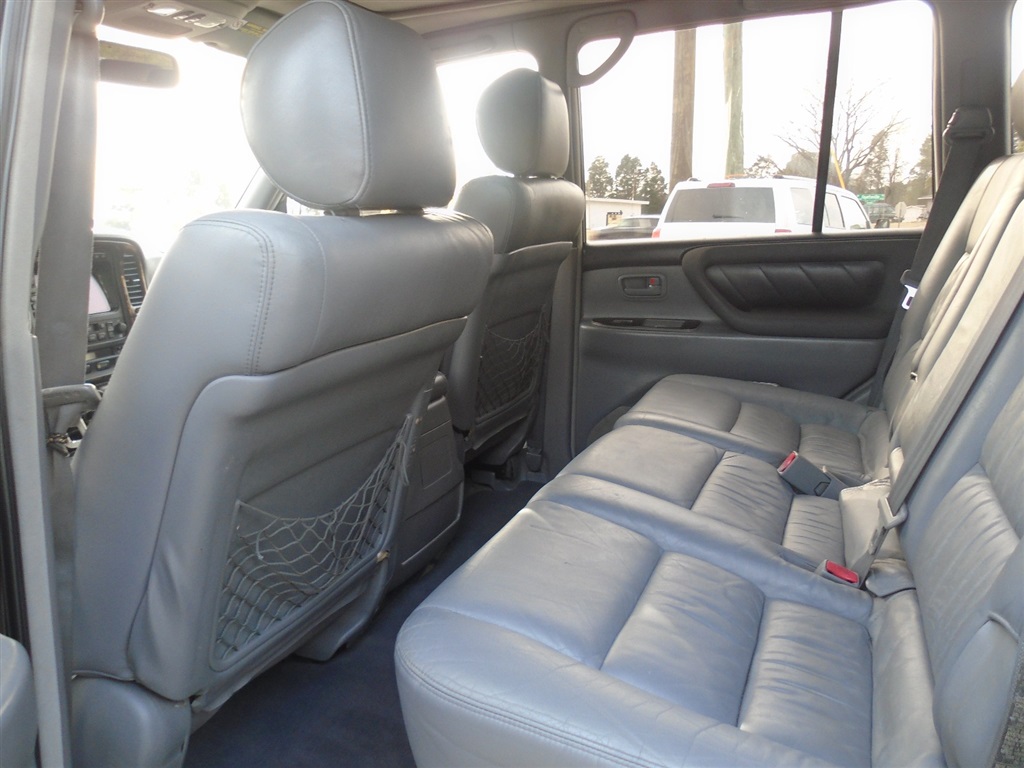 2002 Toyota Land Cruiser photo