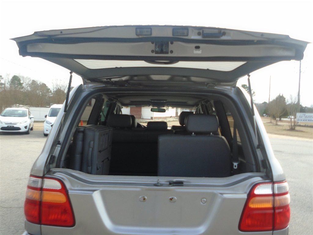 2002 Toyota Land Cruiser photo