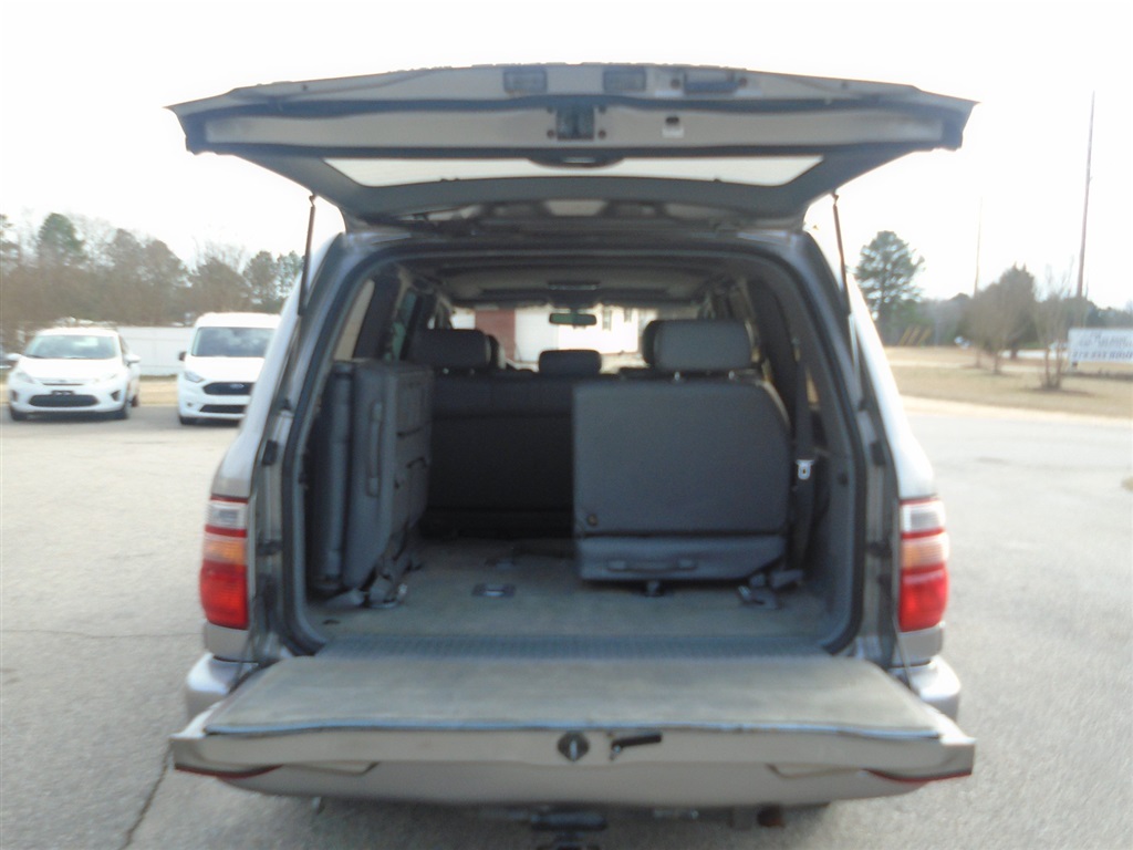 2002 Toyota Land Cruiser photo