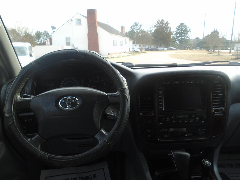 2002 Toyota Land Cruiser photo