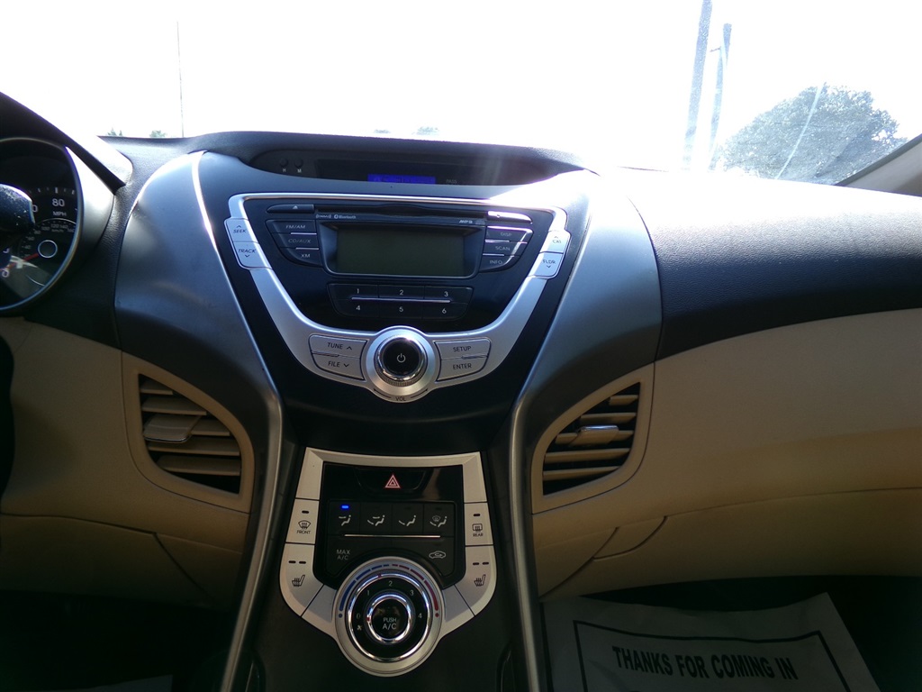 HyundaiElantra Limited10