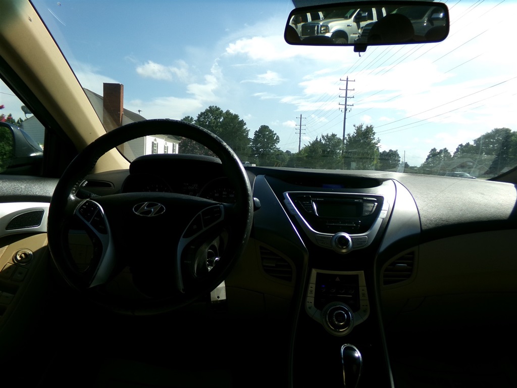 HyundaiElantra Limited8