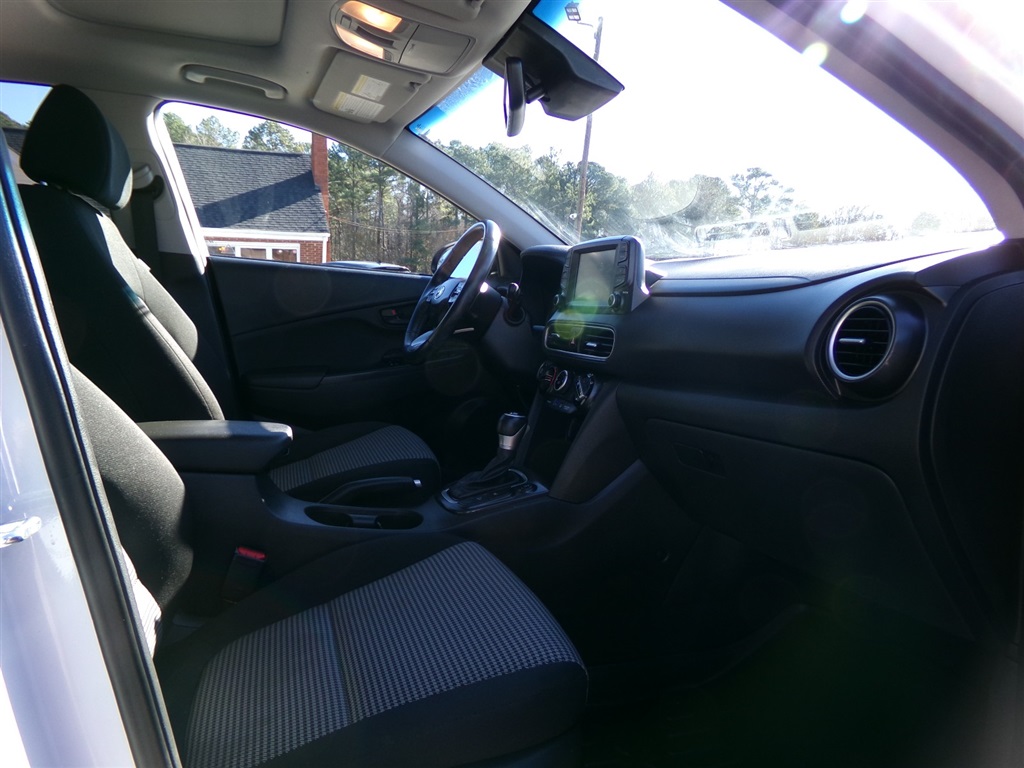 HyundaiKona SEL w/Contrast Roof AWD10