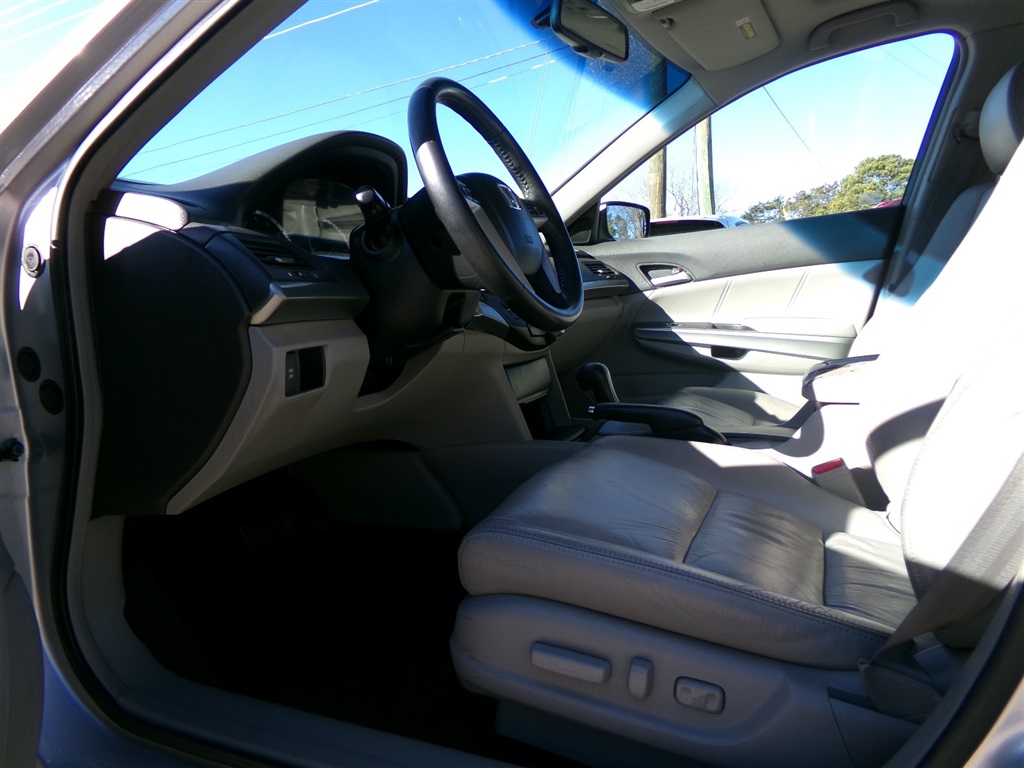 HondaAccord EX-L V-6 Sedan AT8