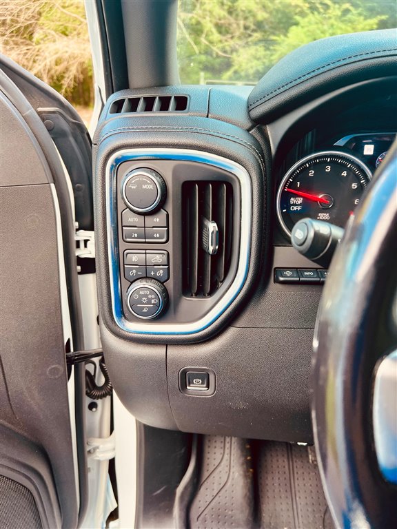 ChevroletSilverado 1500 LTZ Crew Cab 4WD15