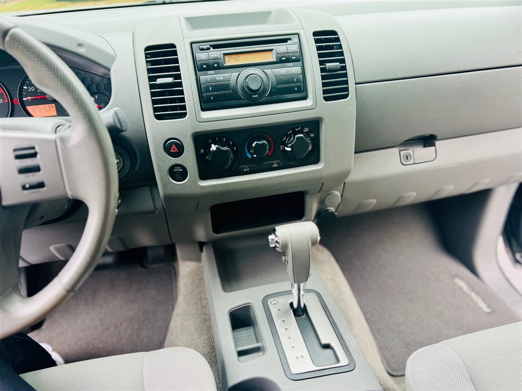 NissanFrontier SE King Cab 2WD11