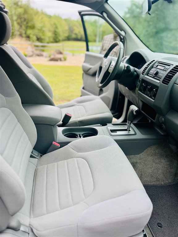 NissanFrontier SE King Cab 2WD12