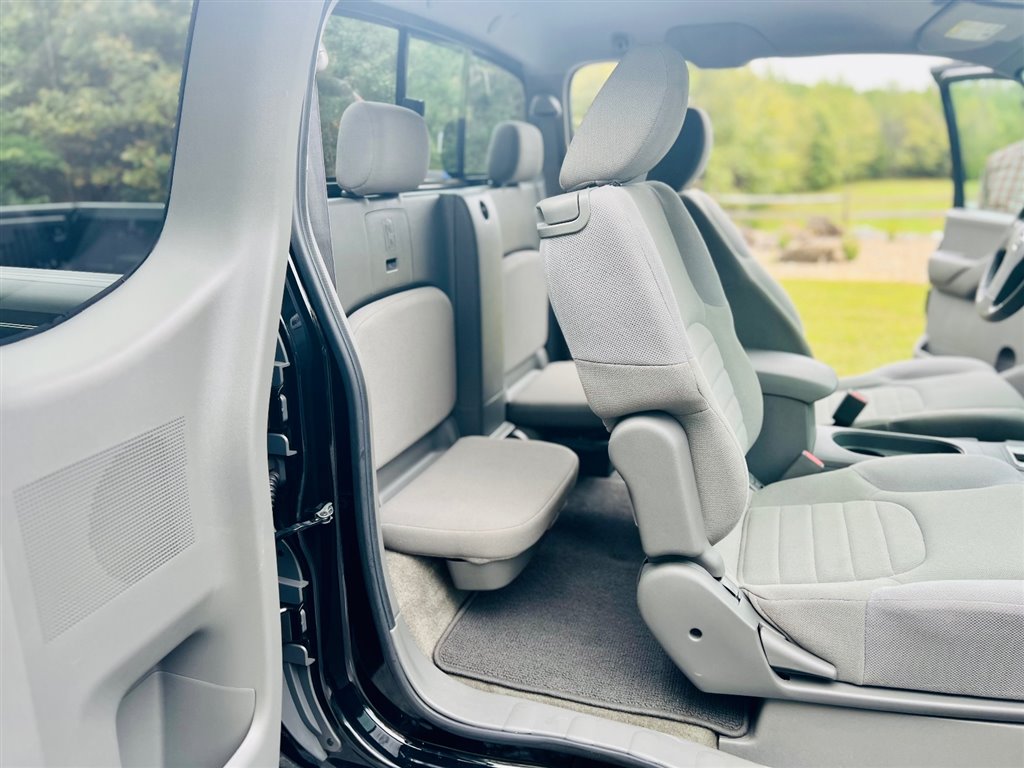 NissanFrontier SE King Cab 2WD13