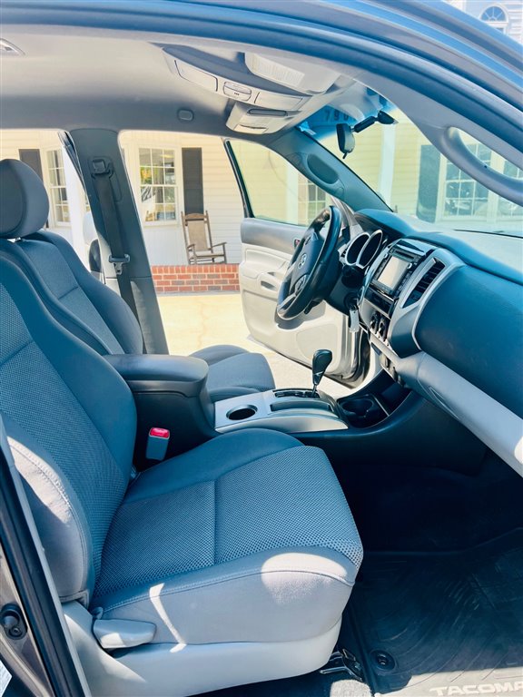 ToyotaTacoma Double Cab V6 6MT 4WD10