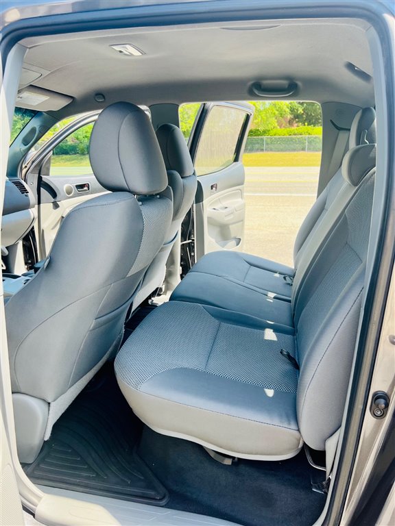 ToyotaTacoma Double Cab V6 6MT 4WD13