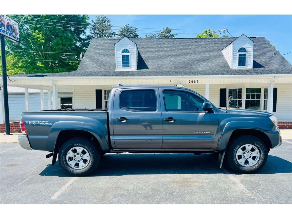 ToyotaTacoma Double Cab V6 6MT 4WD3